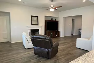 301 Double Eagle Rnch Dr, Cedar Creek, TX 78612 - Photo 9