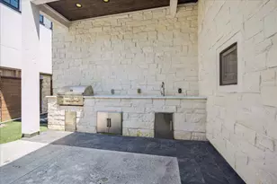 2706 Westgrove Ln, Houston, TX 77027 - Photo 37