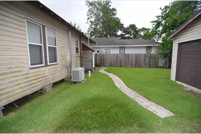 321 Dorchester Street, Houston, TX 77022 - Photo 19