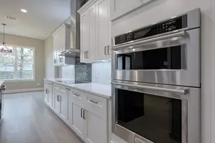 2421 Crosstimbers St, Huntsville, TX 77320 - Photo 19