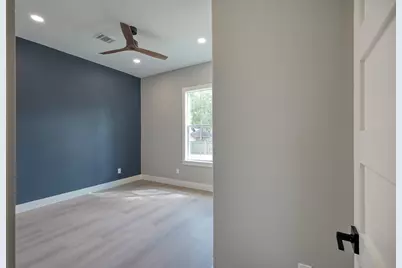 2421 Crosstimbers Street, Huntsville, TX 77320 - Photo 41