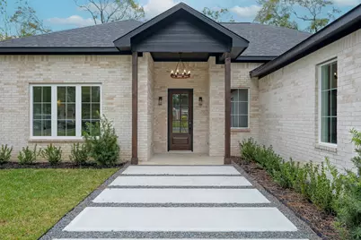 2421 Crosstimbers Street, Huntsville, TX 77320 - Photo 3