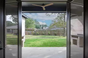 2421 Crosstimbers St, Huntsville, TX 77320 - Photo 45