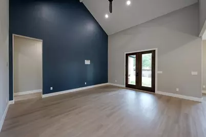 2421 Crosstimbers Street, Huntsville, TX 77320 - Photo 7