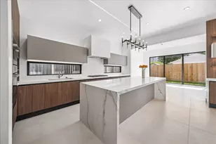 2218 Gostick St, Houston, TX 77008 - Photo 13