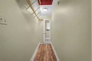 8565 Ridgepoint Dr, Houston, TX 77055 - Photo 23