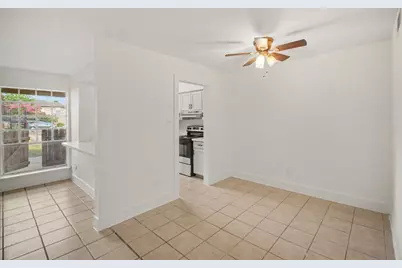 5704 Edgemoor Drive #31, Houston, TX 77081 - Photo 11
