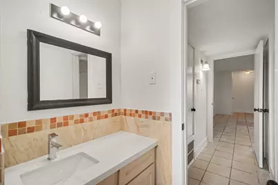 5704 Edgemoor Drive #31, Houston, TX 77081 - Photo 9