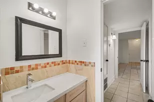 5704 Edgemoor Dr, Houston, TX 77081 - Photo 9