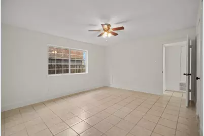5704 Edgemoor Drive #31, Houston, TX 77081 - Photo 7