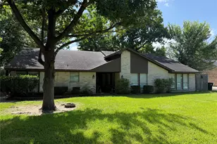 1519 Burning Tree Rd, Houston, TX 77339 - Photo 1