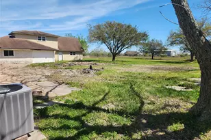 1118 County Rd 47, Angleton, TX 77515 - Photo 9