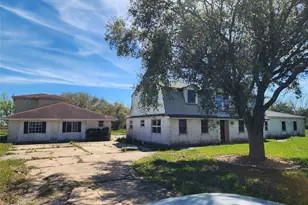 1118 County Rd 47, Angleton, TX 77515 - Photo 3