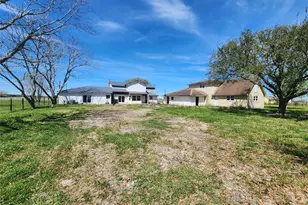 1118 County Rd 47, Angleton, TX 77515 - Photo 11