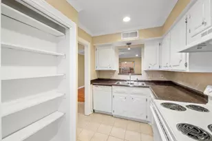 5207 Arboles Dr, Houston, TX 77035 - Photo 5