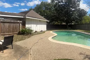 9319 Longstaff Dr, Houston, TX 77031 - Photo 17