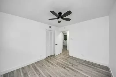 7819 Pagewood Lane, Houston, TX 77063 - Photo 37