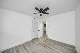 7819 Pagewood Ln, Houston, TX 77063 - Photo 37