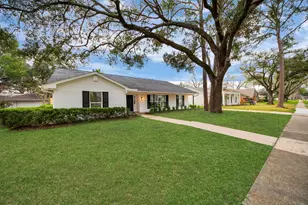 7819 Pagewood Ln, Houston, TX 77063 - Photo 3