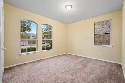 115 Meadow Valley Drive, Conroe, TX 77384 - Photo 5