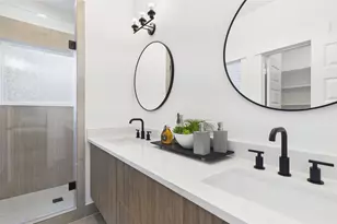 2426 Freeman St, Houston, TX 77009 - Photo 31