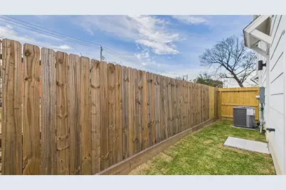 2426 Freeman Street, Houston, TX 77009 - Photo 9
