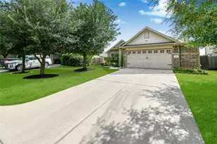 652 Maple Point Dr E, Conroe, TX 77301 - Photo 3