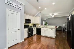 652 Maple Point Dr E, Conroe, TX 77301 - Photo 15
