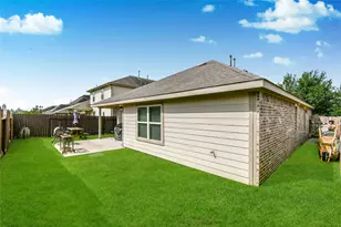 652 Maple Point Dr E, Conroe, TX 77301 - Photo 29