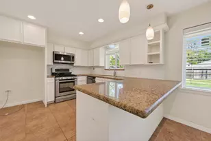 10214 Londonderry Dr, Houston, TX 77043 - Photo 17