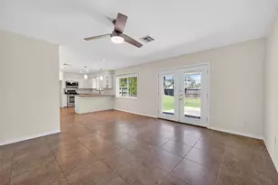 10214 Londonderry Dr, Houston, TX 77043 - Photo 11