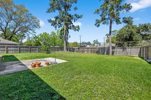 10214 Londonderry Dr, Houston, TX 77043 - Photo 31