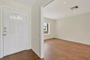 10214 Londonderry Dr, Houston, TX 77043 - Photo 7