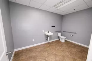 2100 Sam Houston Ave, Huntsville, TX 77340 - Photo 5