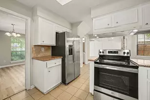 7911 Bayou Forest Dr, Houston, TX 77088 - Photo 11