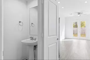 3255 Real St, Houston, TX 77087 - Photo 9
