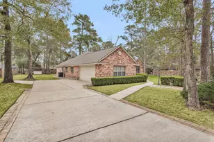 2419 Carriage Ridge Ln, Conroe, TX 77384 - Photo 3