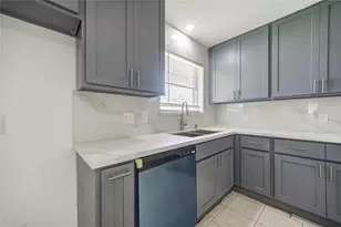 7543 Wilmerdean St, Houston, TX 77061 - Photo 13