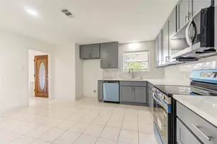 7543 Wilmerdean St, Houston, TX 77061 - Photo 9