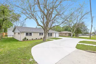202 Massey Tompkins Rd, Baytown, TX 77521 - Photo 3