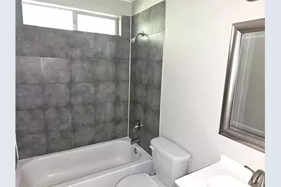 1107 9th Avenue N, Texas City, TX 77590 - Photo 9
