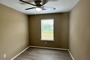 6910 Bayou Crest Dr, Houston, TX 77088 - Photo 15