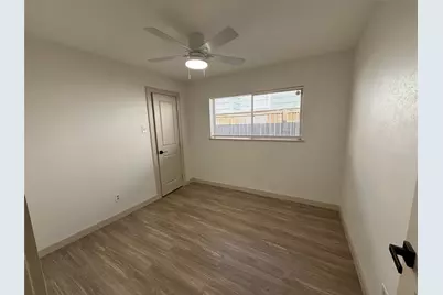 7905 Farnsworth Street, Houston, TX 77022 - Photo 13