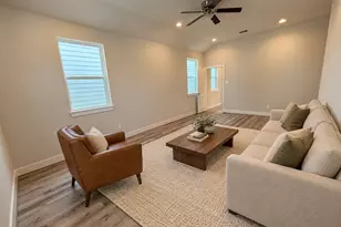 319 Charlock St, Houston, TX 77022 - Photo 7
