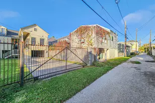 1421 Winnie St, Galveston, TX 77550 - Photo 3
