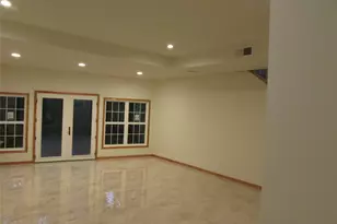 201 Vanderpool Ln, Houston, TX 77024 - Photo 3