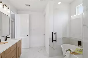 316 Walthall Dr, Houston, TX 77022 - Photo 23