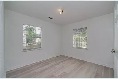 7622 Delavan Drive, Houston, TX 77028 - Photo 9