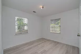 7622 Delavan Dr, Houston, TX 77028 - Photo 9