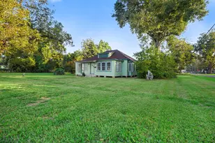 402 N Oak St, Sweeny, TX 77480 - Photo 1